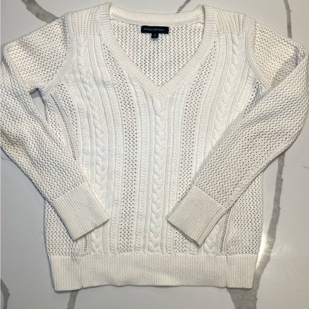Bana Republic V-Neck Cable knit Sweater